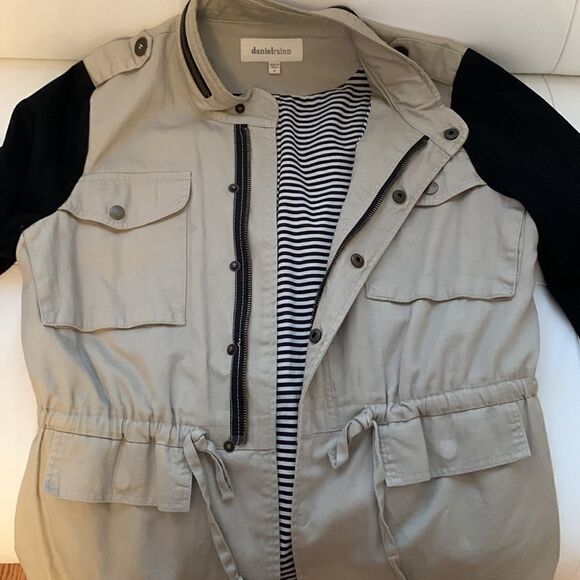 DANIEL REINN Cargo/safari jacket with black sleeves. Size M - Picture 6 of 14